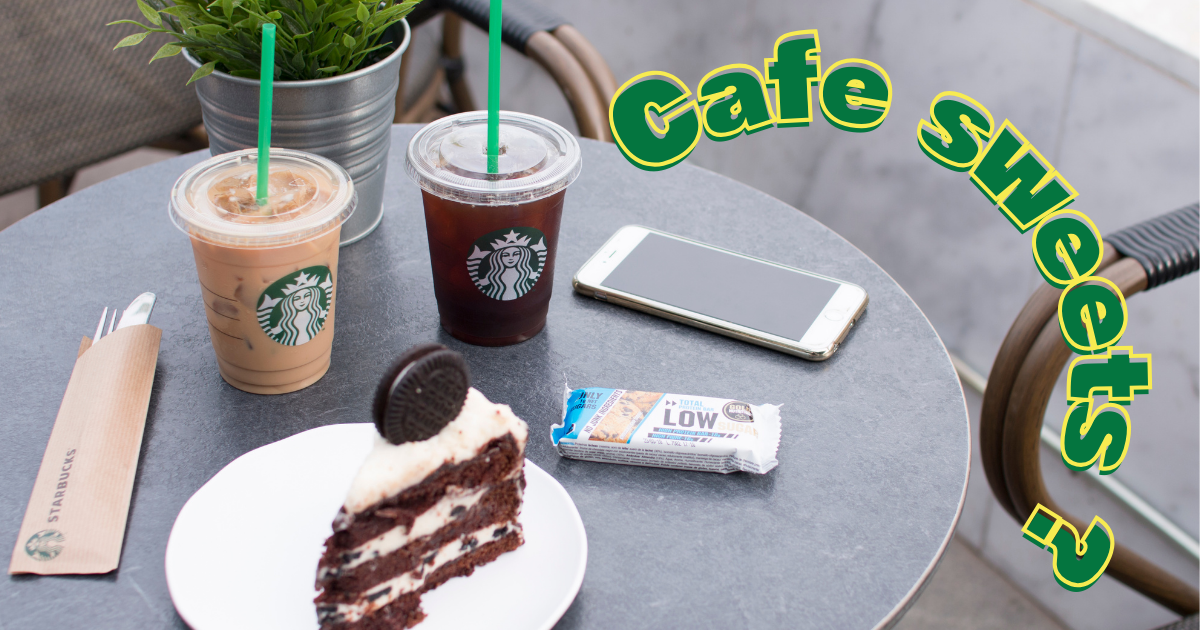 カフェのコーヒーとチョコレートケーキ
