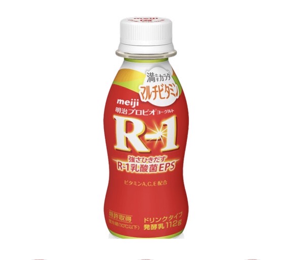 白い蓋に赤いラベルのボトルドリンク